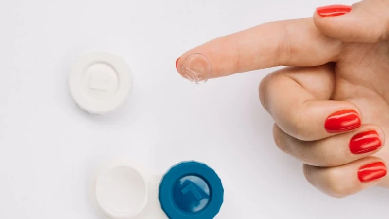 контактни лещи