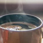 Защо баристите наливат вода в кръгове: науката за екстракцията, скрита в едно просто движение zashto-baristite-nalivat-voda-v-kragove-naukata-za-ekstraktsiyata-skrita.jpg