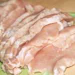 Защо да потапяме месото в брашно преди пържене, ако панировката така или иначе пада: разбивка на техниката zashto-da-potapyame-mesoto-v-brashno-predi-parzhene-ako-panirovkata.jpg