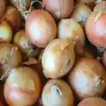 Защо лукът трябва да се пържи до златисто, а не до прозрачно: химията на вкуса zashto-lukat-tryabva-da-se-parzhi-do-zlatisto-a-ne.jpg