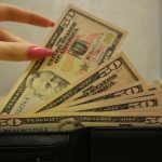 Защо да говорим за парите, преди да са се превърнали в проблем: студени душове за романтици zashto-da-govorim-za-parite-predi-da-sa-se-prevarnali.jpg