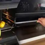 Защо италианците слагат лимон във фурната всяка вечер: тайната решава