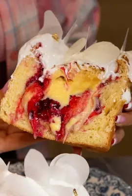 Паска с крем и череши - как да приготвите нежни и пухкави сладкиши