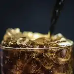 Какво се случва с организма, ако пиете газирани напитки всеки