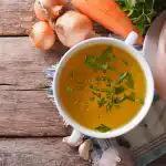 Кой бульон е по-здравословен - костният или пилешкият: сравнение на